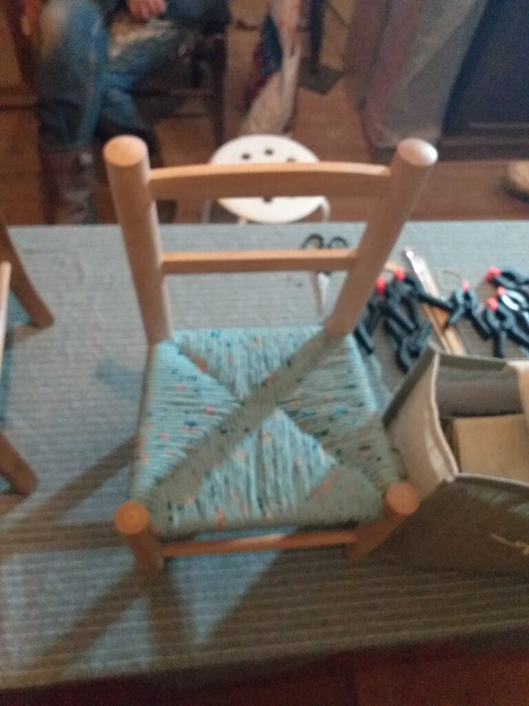 Rempaillage de la chaise enfant